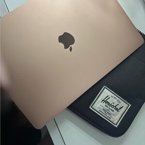 Apple MacBook in Gold